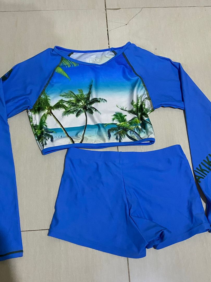 Crop Top Rash Guard Set, Women's Fashion, Swimwear, Rash guard on Carousell
