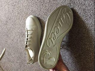 Gucci 經典小牛皮小白鞋 中性款 UK5.5