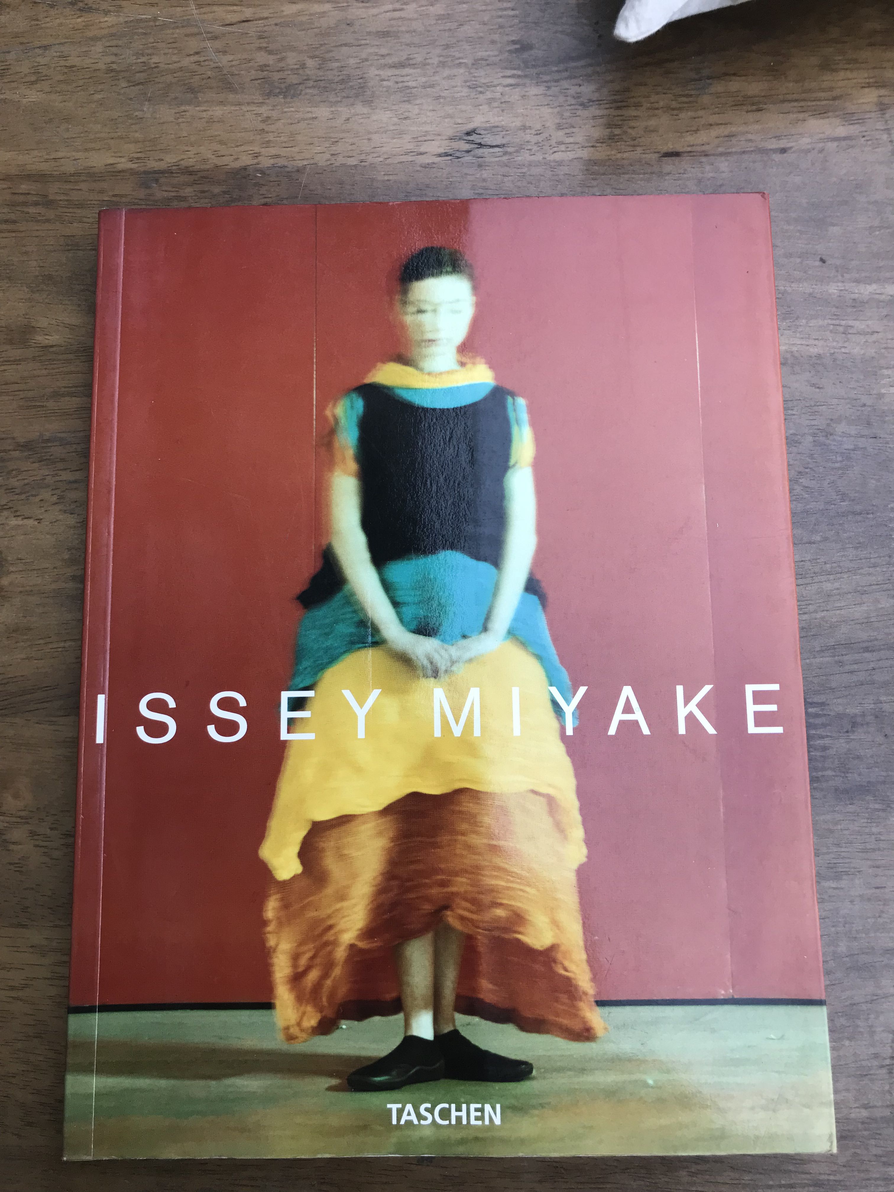 ISSEY MIYAKE, 興趣及遊戲, 書本& 文具, 雜誌及其他- Carousell