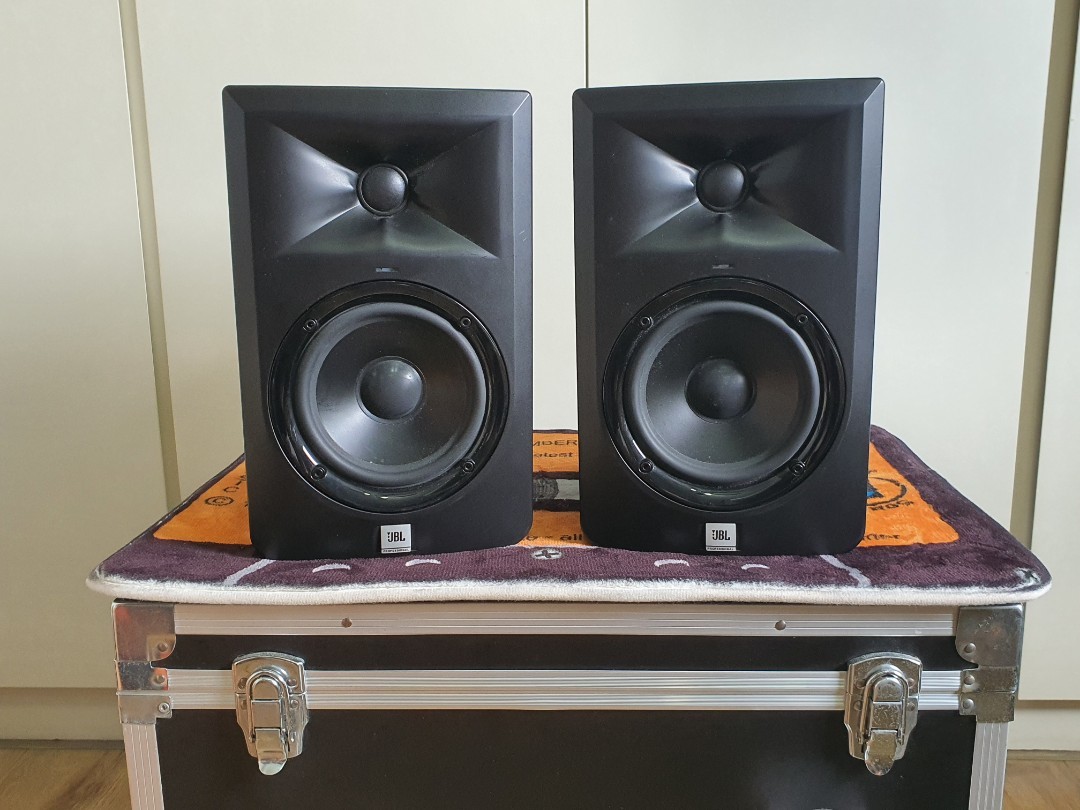 JBL LSR305 5" studio monitor speakers x 1 pair. (Dj, pioneer, rokit, jbl, yamaha), Audio