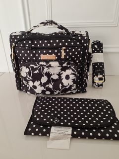 (Category: ) located in . Submitted by MisssiM_Preloved (Listing ID 1152666199, Image 1). Description: .