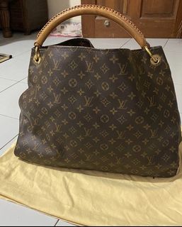 (Category: ) located in . Submitted by globetrotter86 (Listing ID 1152576298, Image 1). Description: .