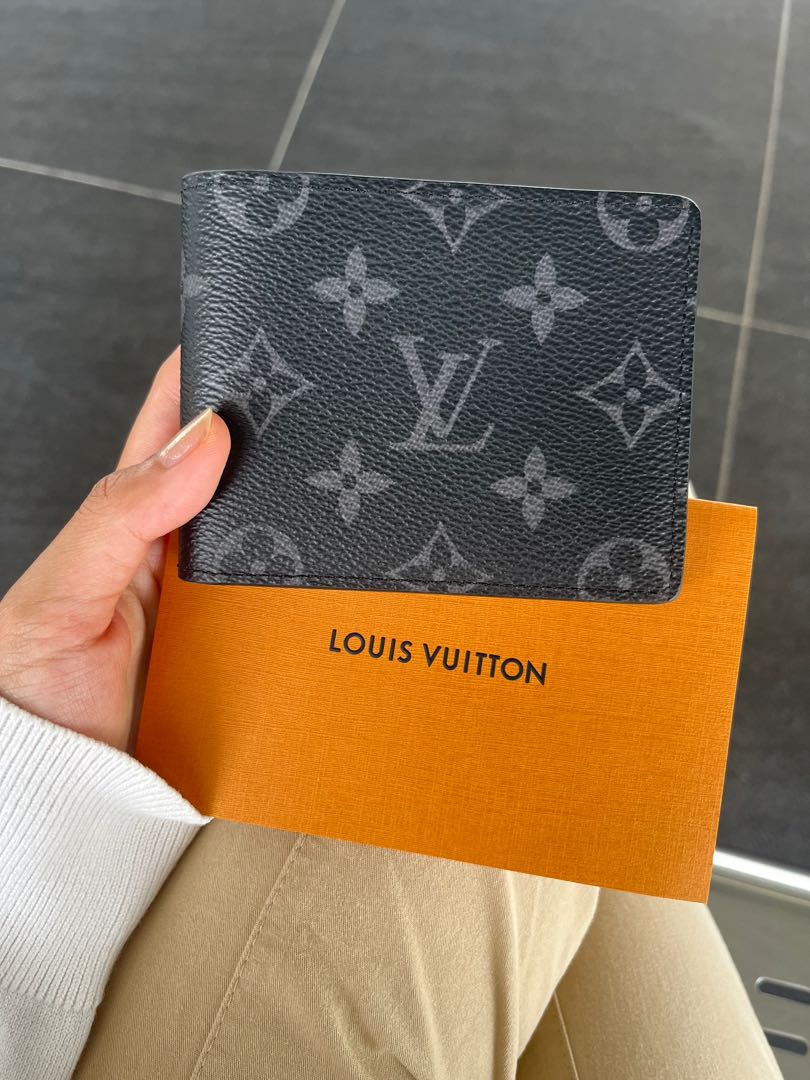 Louis Vuitton Men wallet