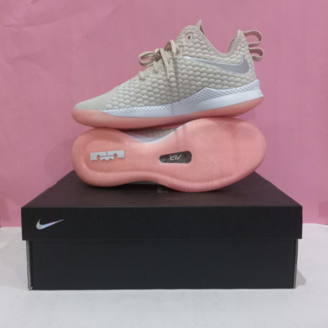 Men's lebron witness iii cheap basketball shoe