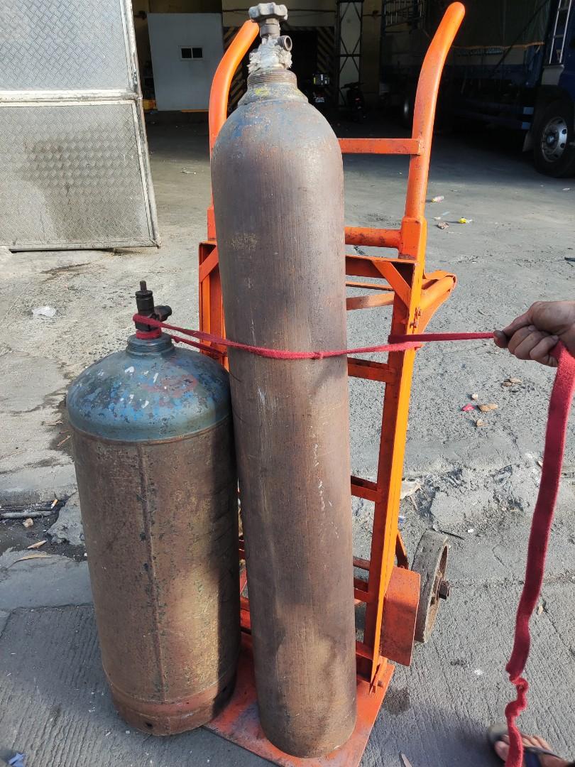 Oxygen Acetylene 50-lbs tanks (1 pair) (Category: Industrial Equipment) located in Mandaluyong City. Submitted by 54fleetfoot (Listing ID 1152563633, Image 2). Description: 1 pair oxygen acetylene tanks Selling only because the refilling plant we bought from closed down na pala. ++Tanks are almost empty. Torch, hose, gauge not included. Tangke lang. Items located in Tondo, along North Bay Boulevard. Buyer arranges for pick up only, no delivery. C