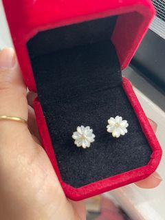 Sakura Flower earrings with Round brilliant diamond
