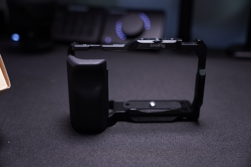 Smallrig ZV-E10 Cage ZVE10, Photography, Cameras on Carousell