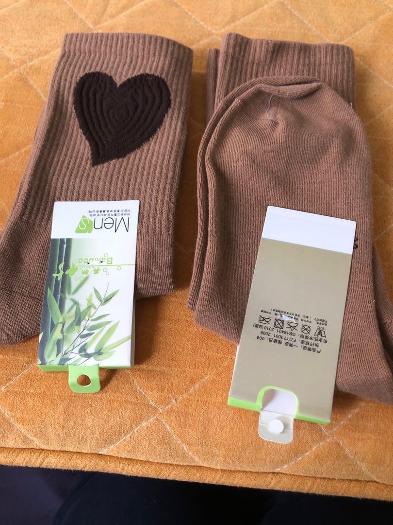 Socks （分類：襪褲襪）位於 Hong Kong。 由 kiukiuling 提交（商品編號 1152572098，圖片 5）。簡介： 全新一對8元兩對15元，三對20元。