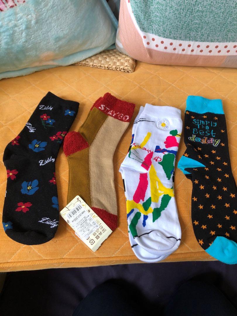 Socks （分類：襪褲襪）位於 Hong Kong。 由 kiukiuling 提交（商品編號 1152572098，圖片 4）。簡介： 全新一對8元兩對15元，三對20元。