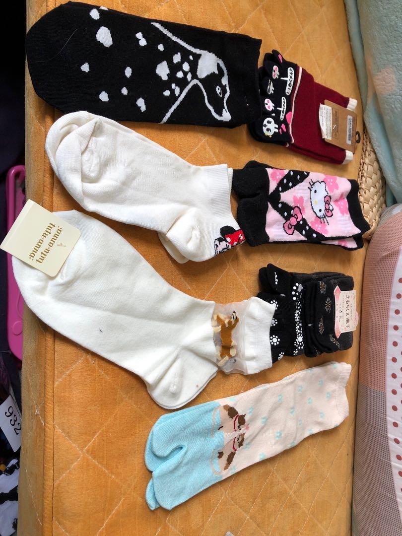 Socks （分類：襪褲襪）位於 Hong Kong。 由 kiukiuling 提交（商品編號 1152572098，圖片 7）。簡介： 全新一對8元兩對15元，三對20元。