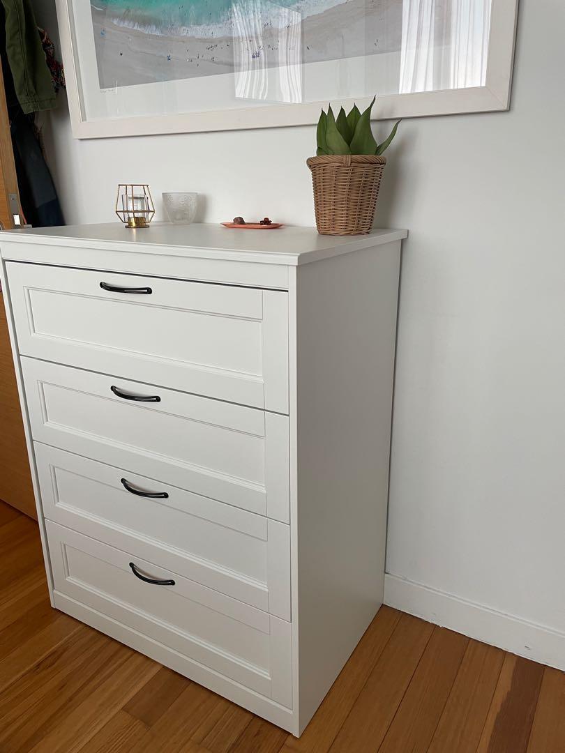 Songesand 4 outlet drawer chest