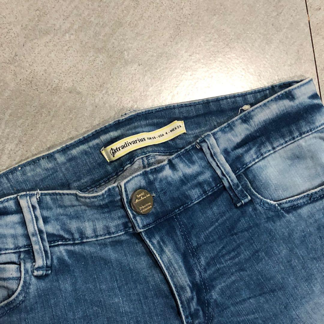 Stradivarius skinny jeans (Category: Jeans) located in Taguig. Submitted by kkstuff_ (Listing ID 1152659632, Image 2). Description: 🌷Rules: READ •First to comment mine •Payment First Policy •Fixed Price •Strictly 2 days reservation only •Scheduled Delivery, NO RUSH 🌷Brand & Details on picture 🌷Color may vary due to lighting.