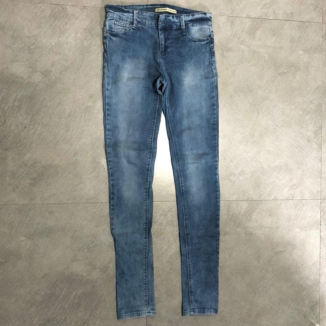 Stradivarius skinny jeans (Category: Jeans) located in Taguig. Submitted by kkstuff_ (Listing ID 1152659632, Image 1). Description: 🌷Rules: READ •First to comment mine •Payment First Policy •Fixed Price •Strictly 2 days reservation only •Scheduled Delivery, NO RUSH 🌷Brand & Details on picture 🌷Color may vary due to lighting.