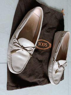 Tod's Shoes, Women's Fashion, Footwear, Loafers on Carousell