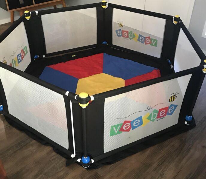 Vee bee clearance hexagon playpen