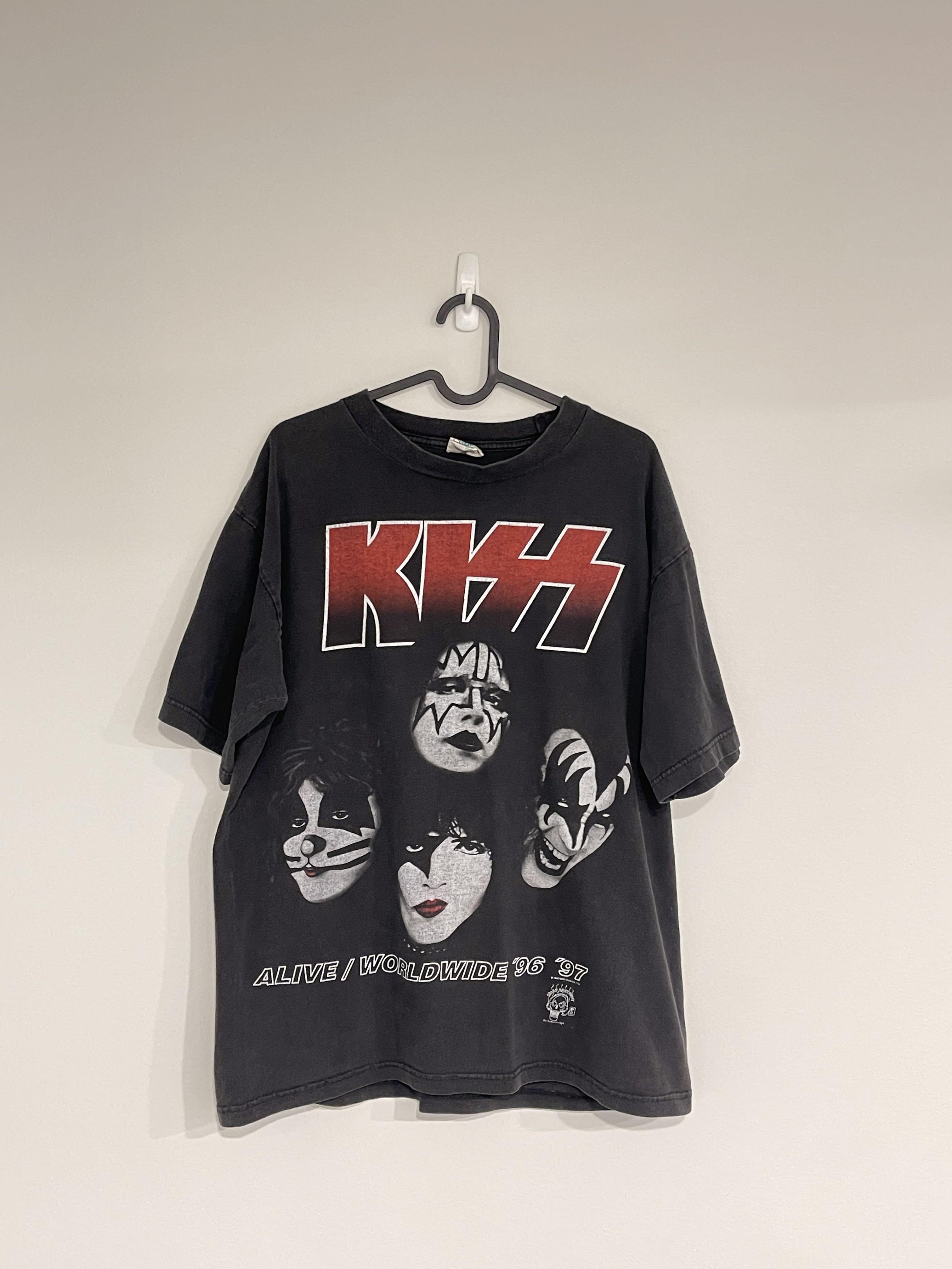 Vintage Kiss Tee, Men's Fashion, Tops & Sets, Tshirts & Polo ...