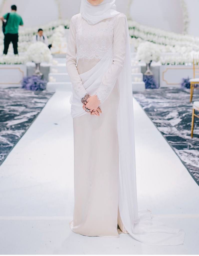 White dress & shawl, Women's Fashion, Muslimah Fashion, Dresses on Carousell White Dress & Shawl, Women'S Fashion, Muslimah Fashion, Dresses On Carousell