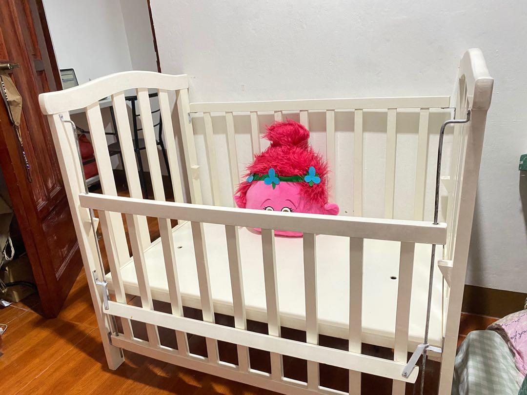 Wooden Crib Drop side, Babies & Kids, Baby Nursery & Kids Furniture