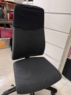 Almost new office executive chair with good back support
