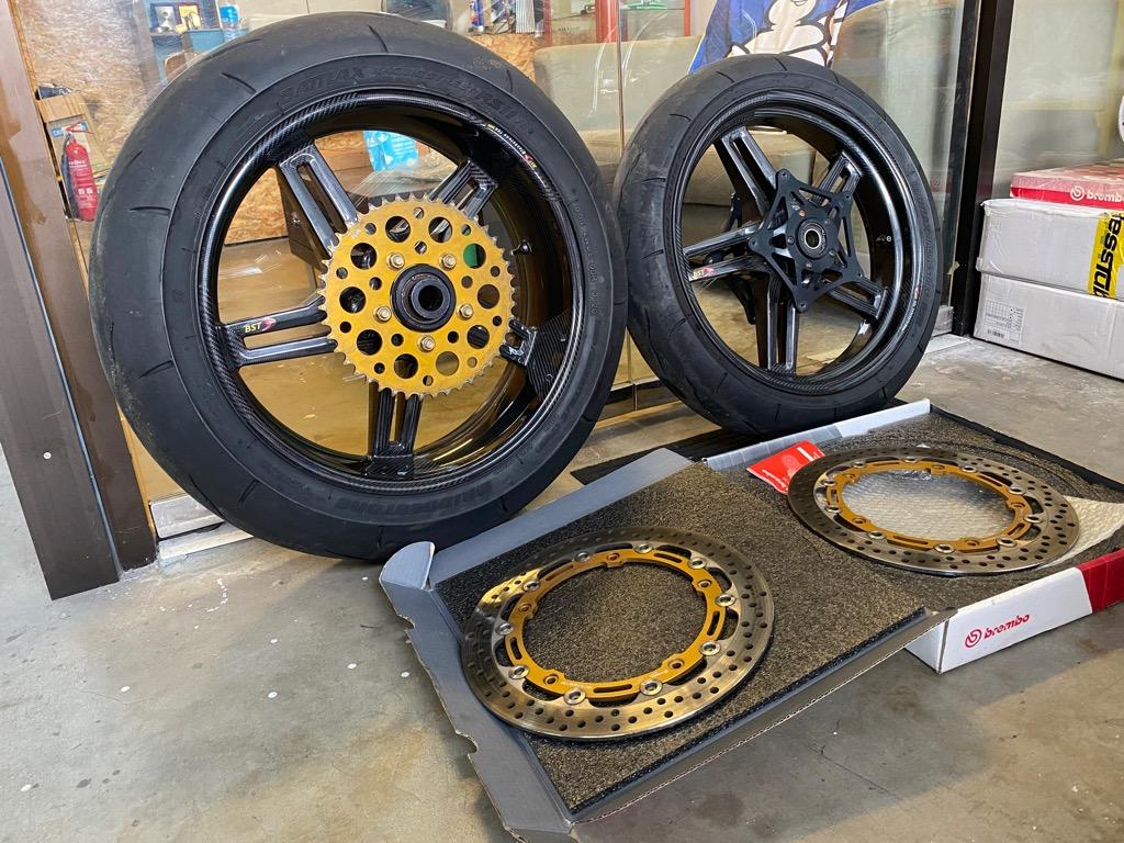 BMW S1000RR Carbon Wheels BST Rapid TEK, Motorbikes on Carousell