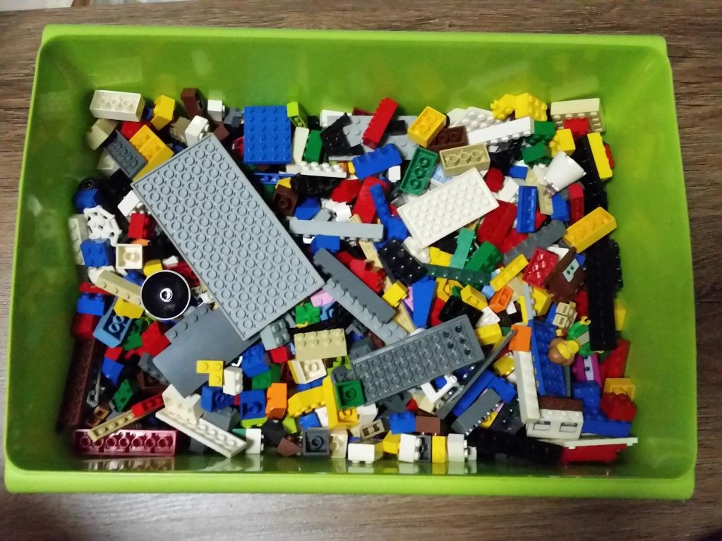 fixed price collect at 460405 Box of Lego approx. 1.94 kg SG50