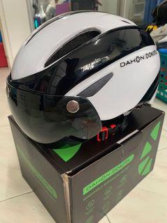 Brand new Authentic Dahon Dokool windshield integrated helmet