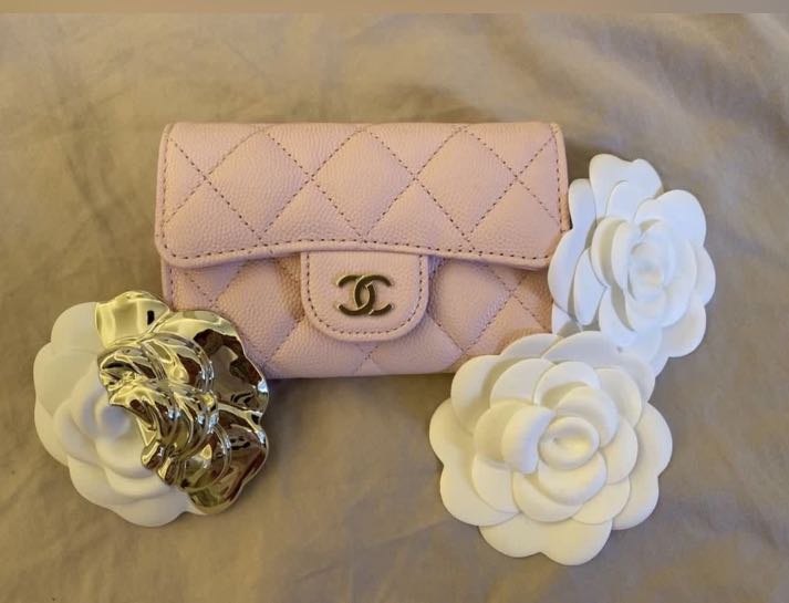 Chanel 22S 櫻花粉紅Card holder卡片包, 名牌, 手袋及銀包- Carousell