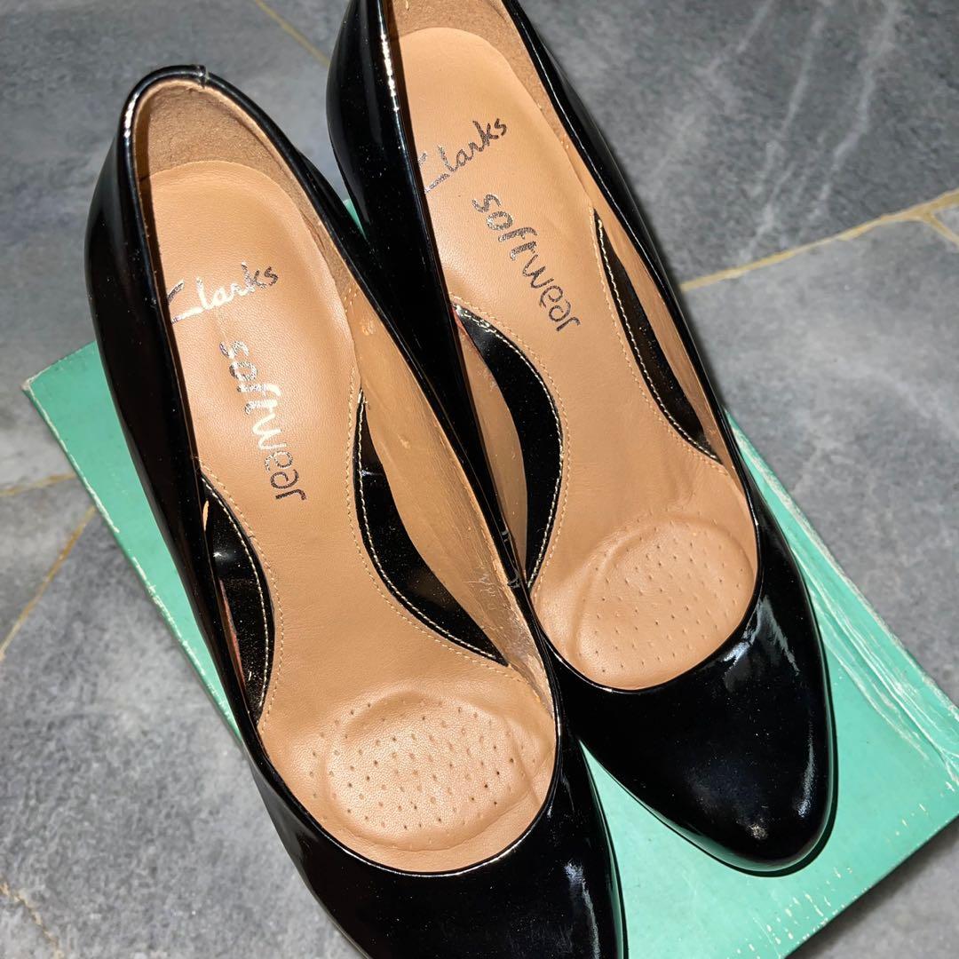 Clarks black heel discount
