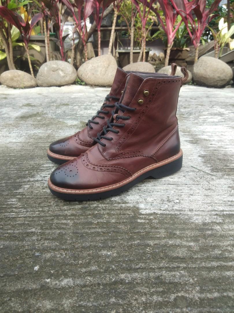 Clarks hotsell wingtip boots