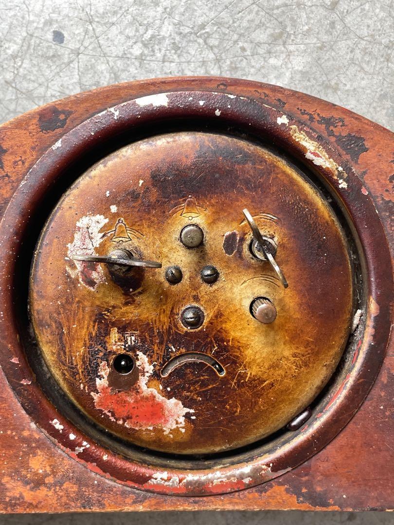 Diamond Table Clock (Category: Vintage Collectibles) located in Kuala Lumpur. Submitted by spark_1992 (Listing ID 1156297021, Image 3). Description: • Antique Wood Table Clock 🪵 • Winding Clock 🕰 • 1970s made in China 🇨🇳 • Working Condition 💯 Pm for more details 🤳 Price is Negotiable .