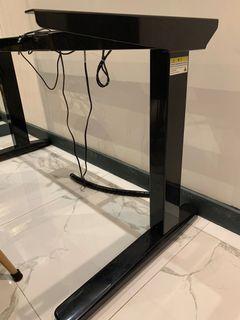 Electronic adjustable standing desk