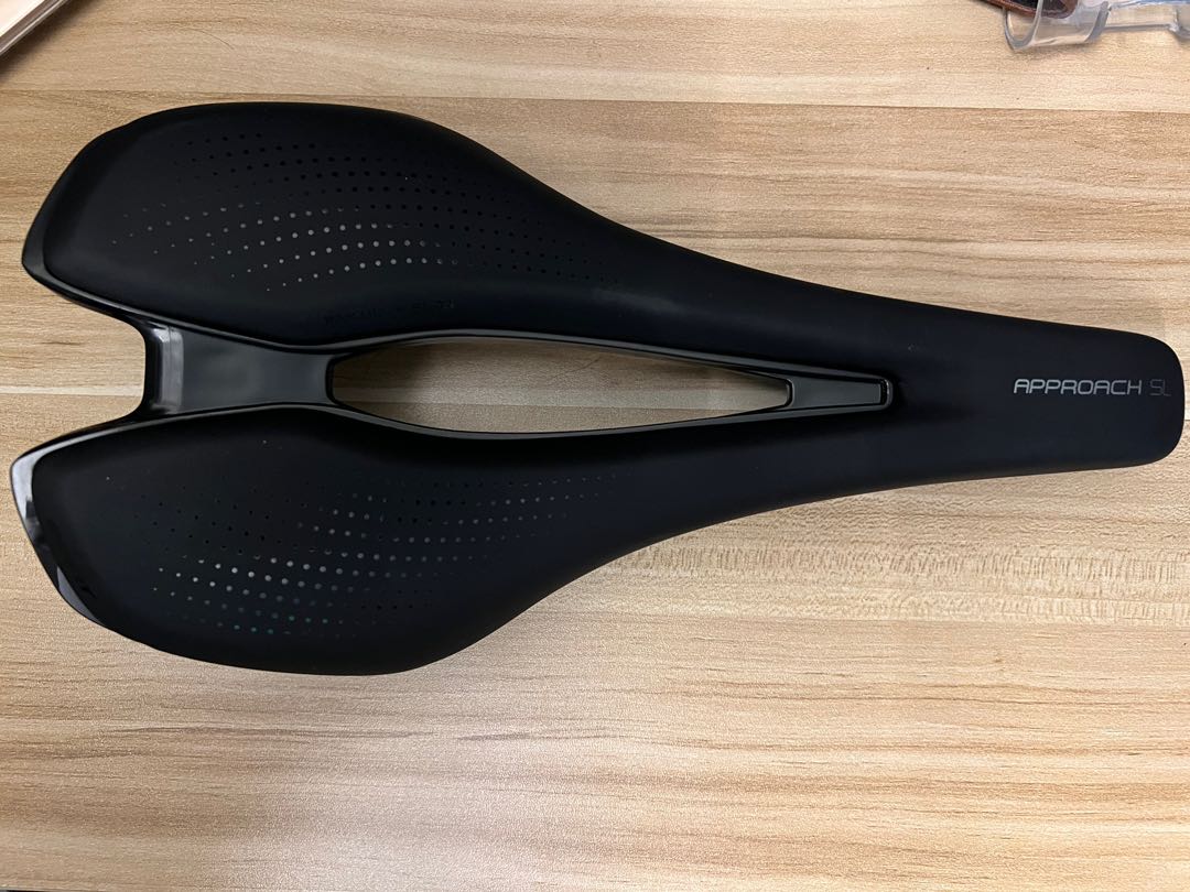 Giant bike saddle approach SL, Sports Equipment, Bicycles & Parts