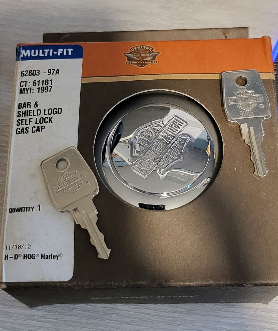 Harley Davidson lockable gas cap, Motorcycles, Motorcycle Accessories