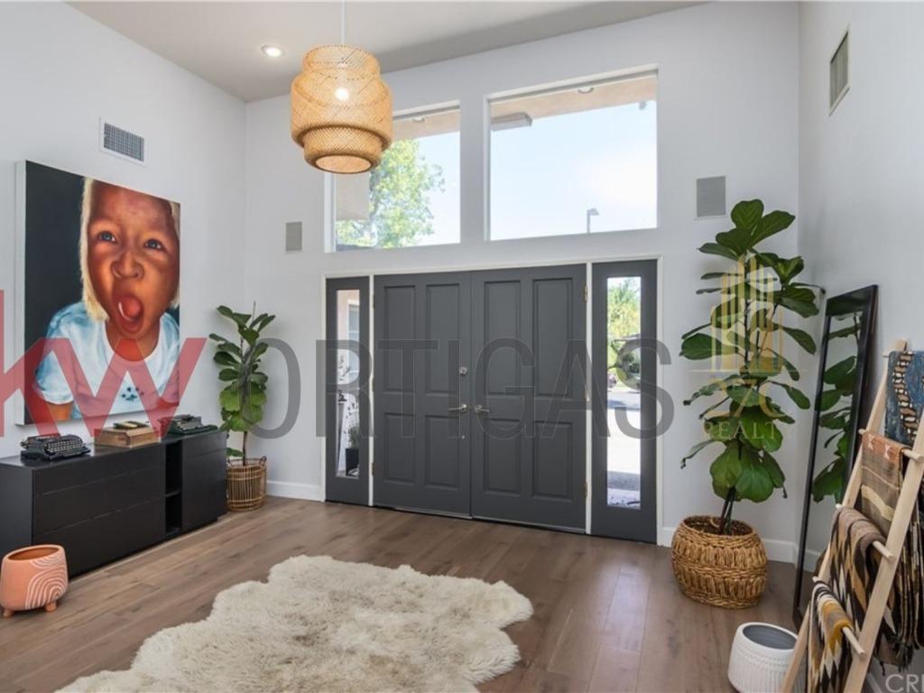 House for Sale at Calvert St, Woodland Hills, California, United States