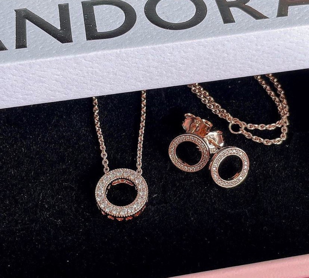 Rose gold pandora set top
