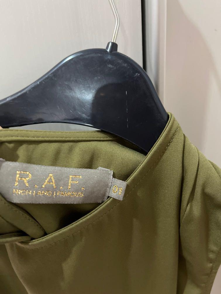 RAF Plains and Prints Multi Layer Olive Blouse (Category: Blouses) located in Quezon City. Submitted by hellocaitlin (Listing ID 1156327322, Image 2). Description: - worn once, has very light stain at the bottom but not noticeable (see last photo) Loc: Quezon City MOP: gcash/shopee checkout MOD: grab/lalamove (METRO MANILA) or shopee checkout .