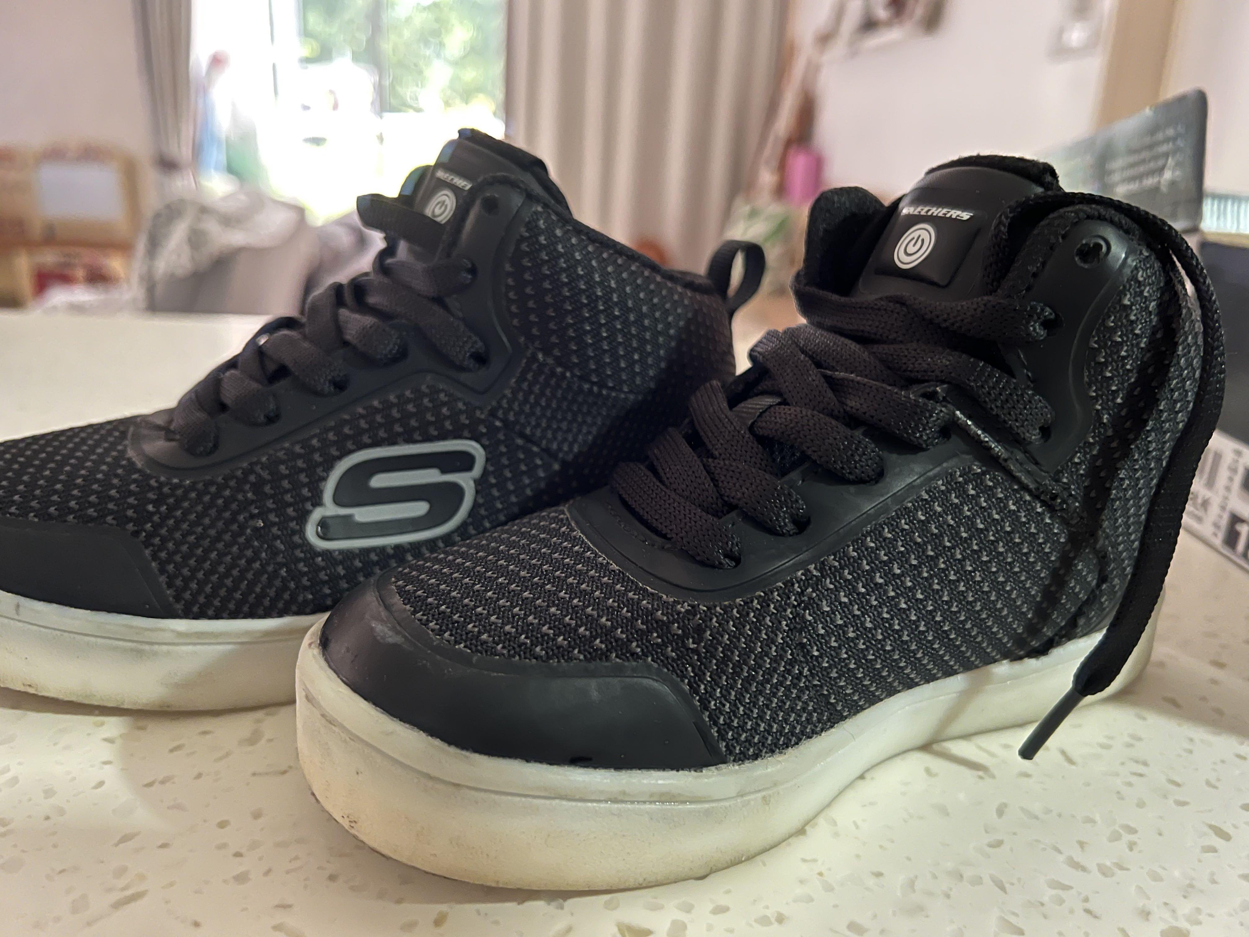 Skechers energy lights halation store