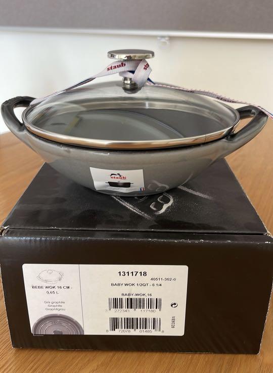 https://media.karousell.com/media/photos/products/2022/4/20/staub_16cm_baby_wok_1650442242_9d2d959c_progressive.jpg