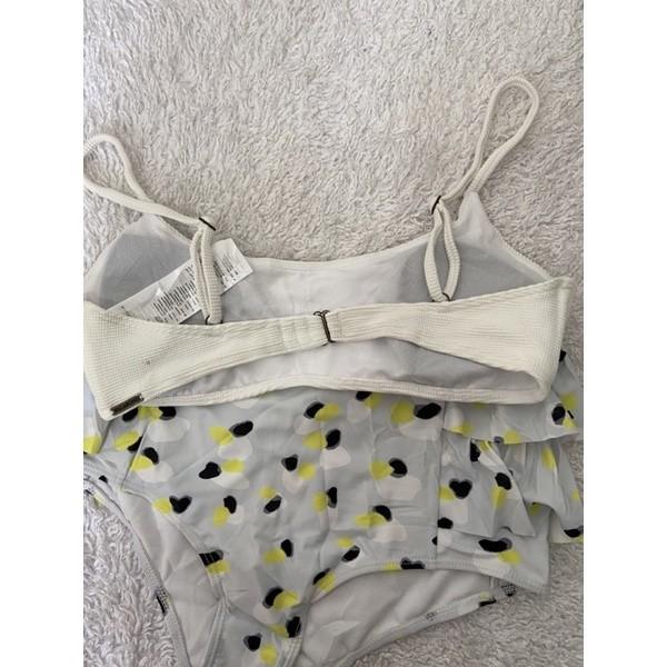 White plus size Bikini (Category: Bikinis & Swimsuits) located in Antipolo. Submitted by LUCASKOH20 (Listing ID 1156271742, Image 2). Description: large-xl brandnew padded.