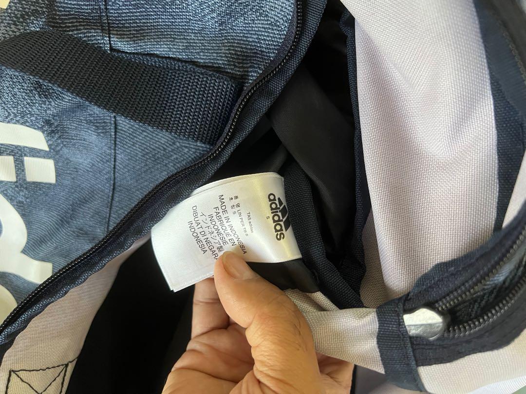 Adidas sport bag ( orig ) (Category: Sling Bags) located in Guiguinto. Submitted by bimbalot (Listing ID 1156387814, Image 3). Description: Original adidas varsity bag Stock lng twice lng ginamit tinabi na agad Super ganda sa nag babasketball For faster transaction pls call or txt 09190034409.