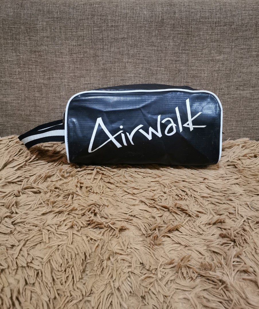 Airwalk Men S Fashion Bags Belt Bags Clutches And Pouches On Carousell