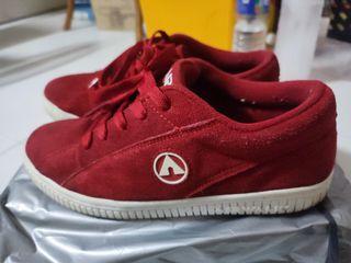Airwalk classic one .size 9uk....condition 9/10..ada heal drag sikit...