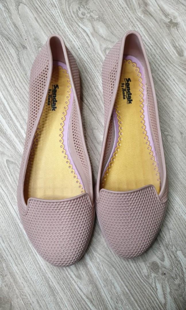 Bata jelly shoes top