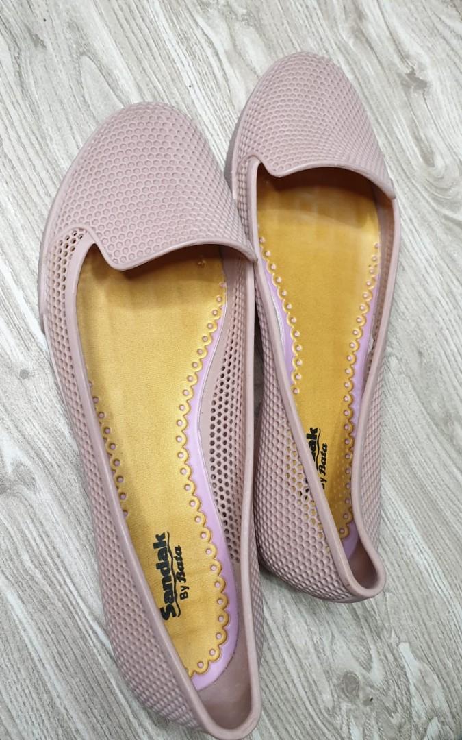 Bata Jelly Shoes Pink Fesyen Wanita Sepatu di Carousell