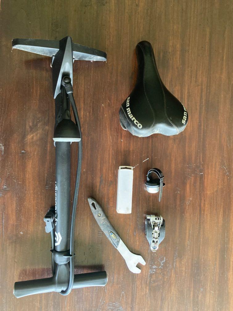 Bicycle pump, bicycle seat, bicycle 