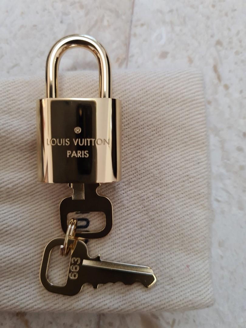 Louis Vuitton PARIS PadLock Lock &2 Key Silver Tone Number 663