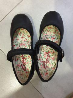 Capezio Tap Shoes Girls sz 12