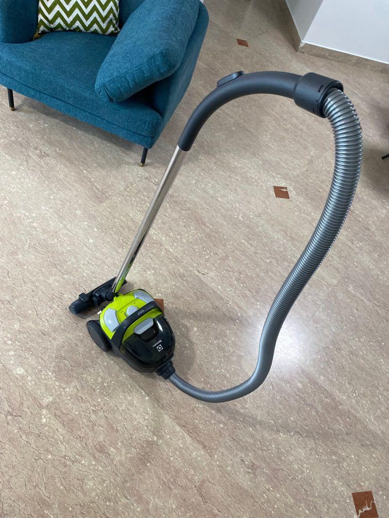 Electrolux bagless vacuum, TV & Home Appliances, Vacuum Cleaner
