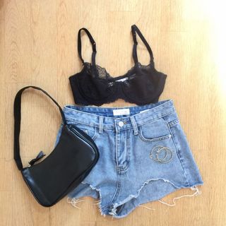 (Category: ) located in . Submitted by ashce (Listing ID 1156517824, Image 1). Description: .
