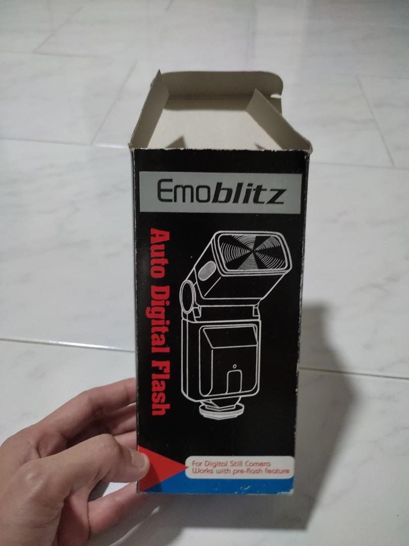 External Flash (Category: Flashes) located in Singapore. Submitted by ilikegarfield (Listing ID 1156525235, Image 1). Description: (Major Decluttering) kept for a few years in a well placed condition. PM if keen..